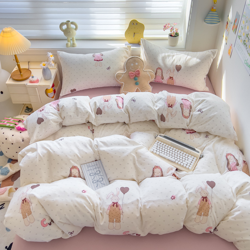 Megzti medvilniniai patalynės komplektas, keturių dalių — reakcijos spausdinimas, animacinių personažų ir augalų žiedų raštai, tinkamas visiems metų laikams