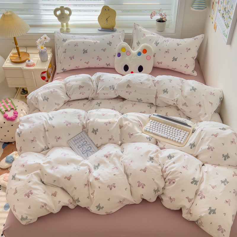 Megzti medvilniniai patalynės komplektas, keturių dalių — reakcijos spausdinimas, animacinių personažų ir augalų žiedų raštai, tinkamas visiems metų laikams