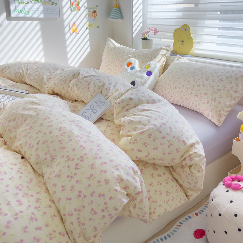 Megzti medvilniniai patalynės komplektas, keturių dalių — reakcijos spausdinimas, animacinių personažų ir augalų žiedų raštai, tinkamas visiems metų laikams