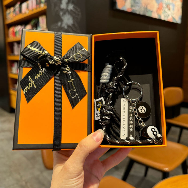 Adore lauatennise võtmehoidja seljakoti ripatsiga – nailon, sportlik stiil, eraldi pakendatud, ideaalne lõpetamise kingitus