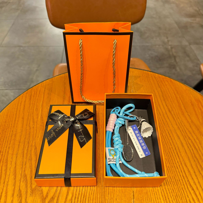 Adore lauatennise võtmehoidja seljakoti ripatsiga – nailon, sportlik stiil, eraldi pakendatud, ideaalne lõpetamise kingitus