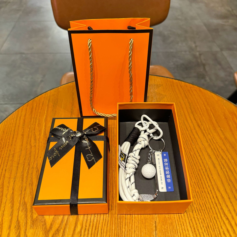 Adore lauatennise võtmehoidja seljakoti ripatsiga – nailon, sportlik stiil, eraldi pakendatud, ideaalne lõpetamise kingitus