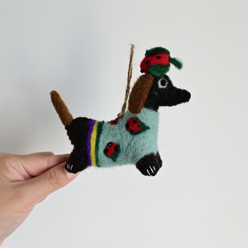 Rankų darbo vilnos filco pakabukas kuprinei – pudelis jauniklis, mažų gyvūnėlių raštas, saldus ir šaltas stilius, asmeninė tendencija, 2025 ruduo