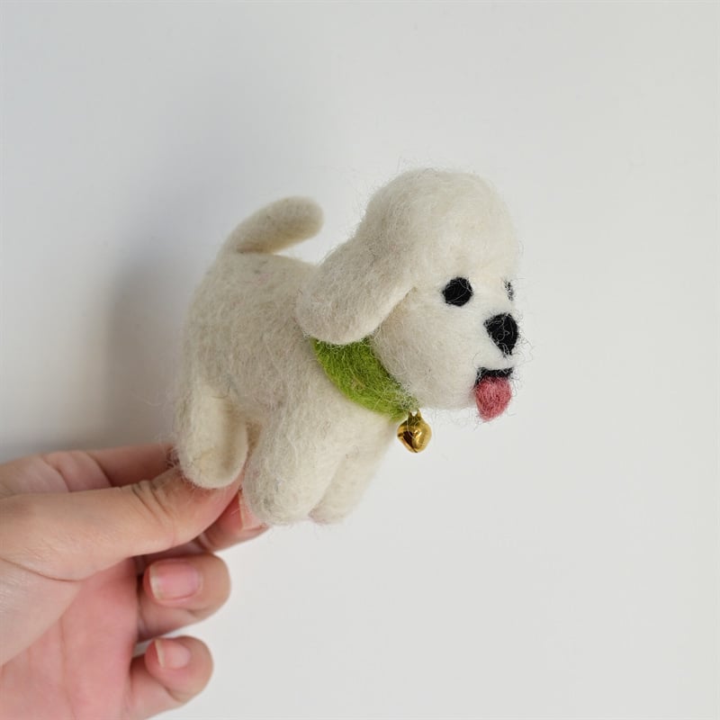 Rankų darbo vilnos filco pakabukas kuprinei – pudelis jauniklis, mažų gyvūnėlių raštas, saldus ir šaltas stilius, asmeninė tendencija, 2025 ruduo