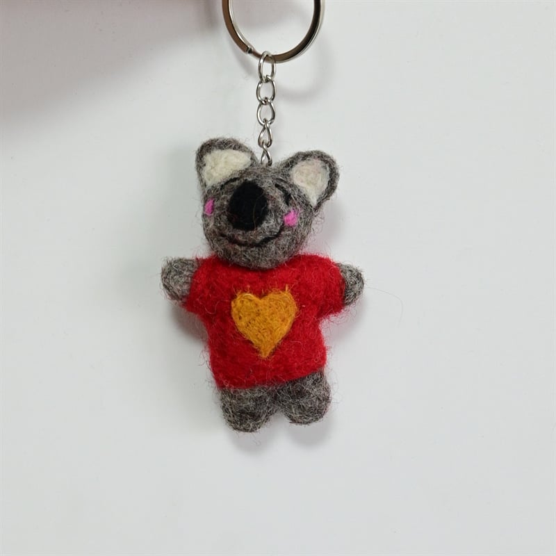 Rankų darbo vilnos filco pakabukas kuprinei – pudelis jauniklis, mažų gyvūnėlių raštas, saldus ir šaltas stilius, asmeninė tendencija, 2025 ruduo