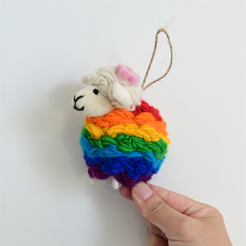 Rankų darbo vilnos filco pakabukas kuprinei – pudelis jauniklis, mažų gyvūnėlių raštas, saldus ir šaltas stilius, asmeninė tendencija, 2025 ruduo