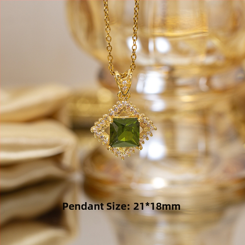 Titano plieno kaklo vėrinys su keturių lapų dobilu pakabuku, varinis įdėtas su cirkoniais, mikro įtvirtinimas, grandinėlė Flash o chain