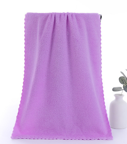 Greitai džiūstantis koralo veliūro vonios rankšluostis | 200–300 g, 150D siūlai, kraštas siuvimas