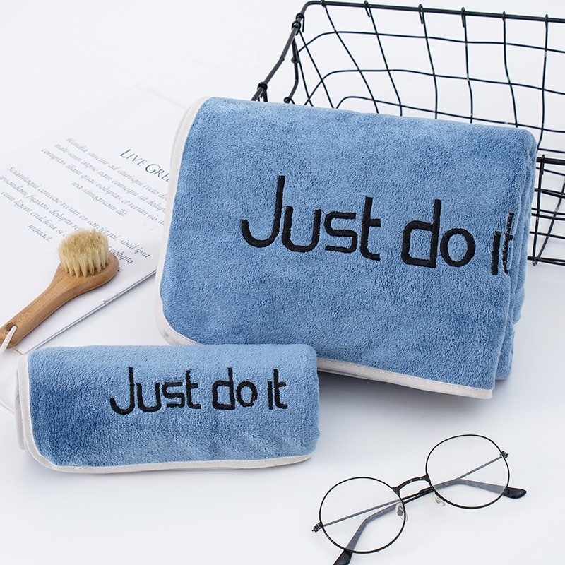 Greitai džiūstantis koralo veliūro vonios rankšluostis | 200–300 g, 150D siūlai, kraštas siuvimas