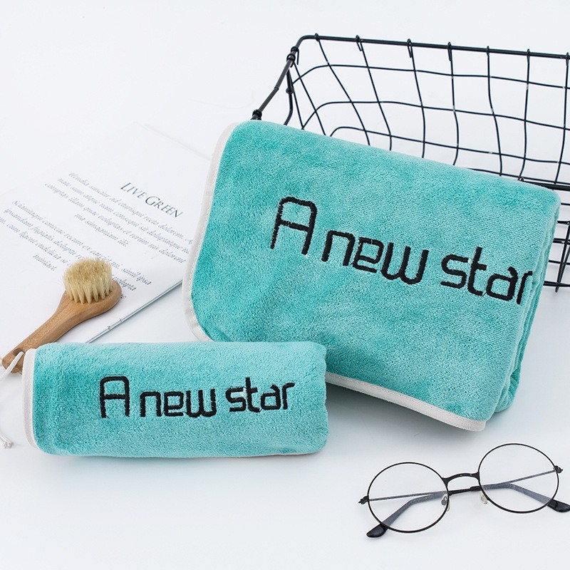 Greitai džiūstantis koralo veliūro vonios rankšluostis | 200–300 g, 150D siūlai, kraštas siuvimas