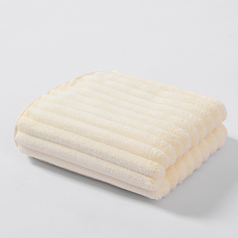 Greitai džiūstantis koralo veliūro vonios rankšluostis | 200–300 g, 150D siūlai, kraštas siuvimas