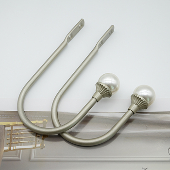 U formos užuolaidų kabliukai be gręžimo sieniniam tvirtinimui – audinys, paprastas ir šiuolaikiškas stilius