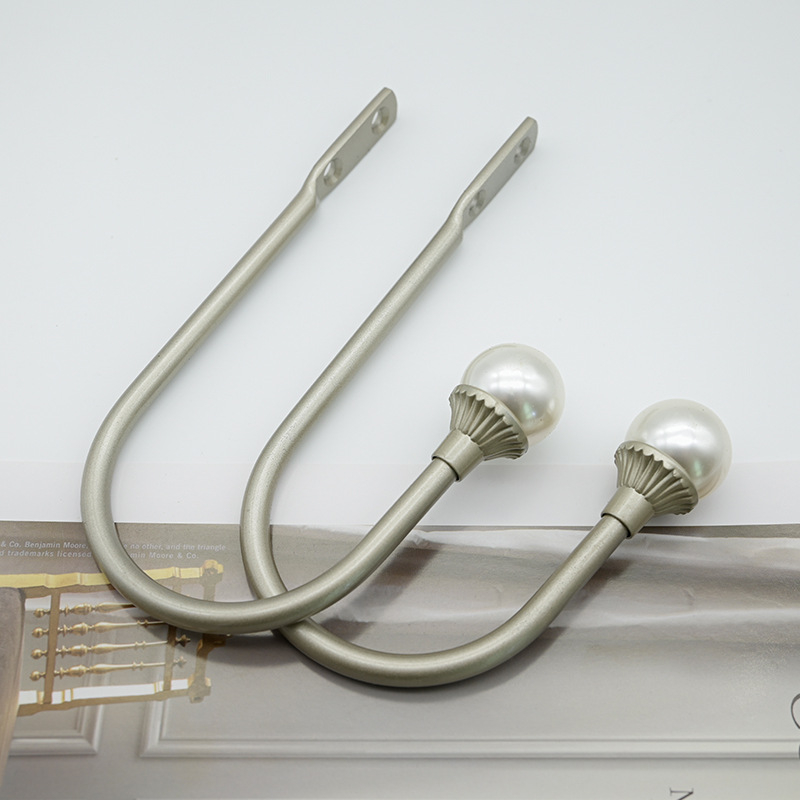 U formos užuolaidų kabliukai be gręžimo sieniniam tvirtinimui – audinys, paprastas ir šiuolaikiškas stilius