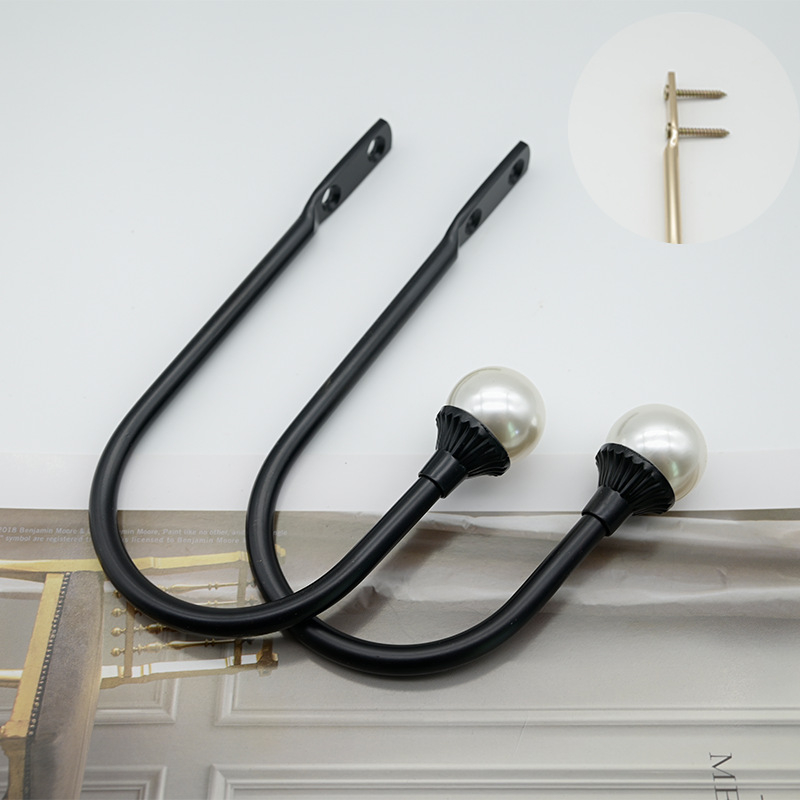 U formos užuolaidų kabliukai be gręžimo sieniniam tvirtinimui – audinys, paprastas ir šiuolaikiškas stilius