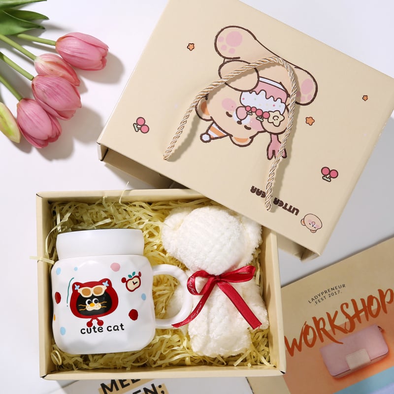 Keraamiline kruus Cartoon Candy Series kaanega kinkekarbis – kolmetosaline komplekt, peegeltaoline viimistlus, mikrolaineohutu