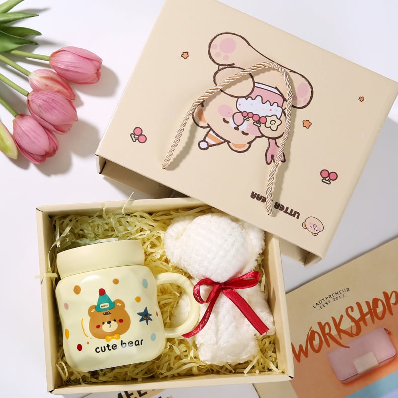 Keraamiline kruus Cartoon Candy Series kaanega kinkekarbis – kolmetosaline komplekt, peegeltaoline viimistlus, mikrolaineohutu