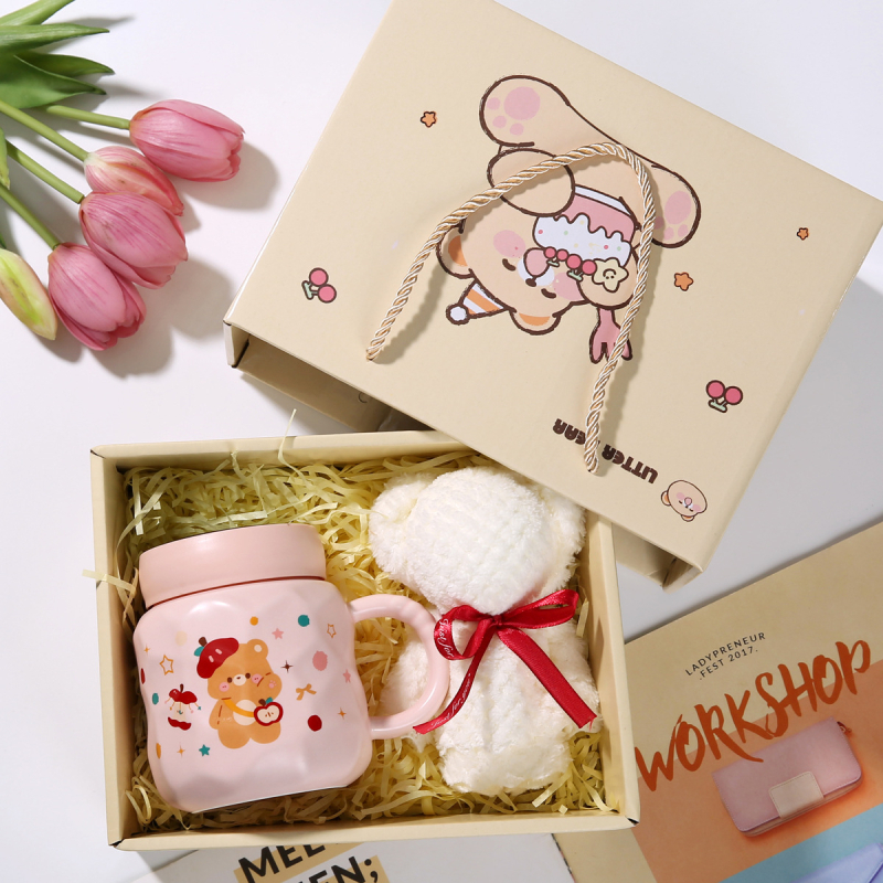 Keraamiline kruus Cartoon Candy Series kaanega kinkekarbis – kolmetosaline komplekt, peegeltaoline viimistlus, mikrolaineohutu