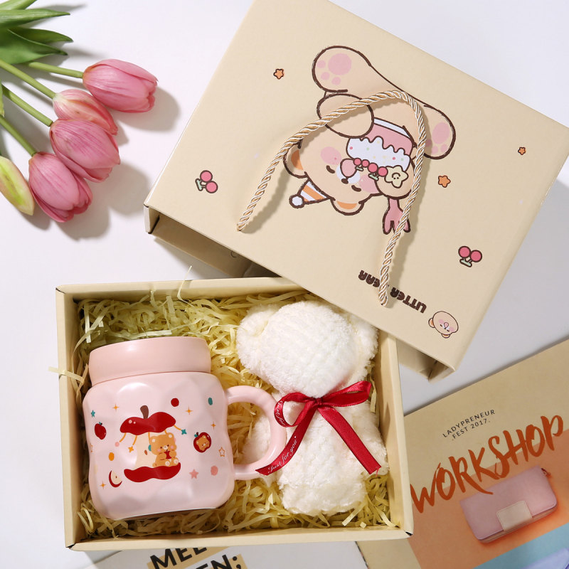 Keraamiline kruus Cartoon Candy Series kaanega kinkekarbis – kolmetosaline komplekt, peegeltaoline viimistlus, mikrolaineohutu