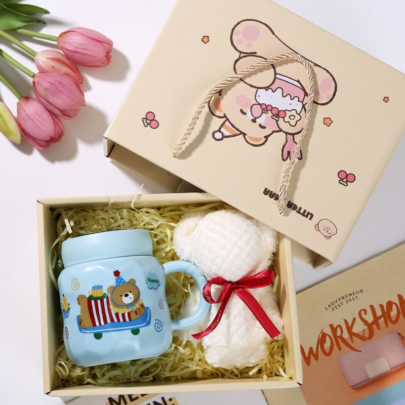 Keraamiline kruus Cartoon Candy Series kaanega kinkekarbis – kolmetosaline komplekt, peegeltaoline viimistlus, mikrolaineohutu