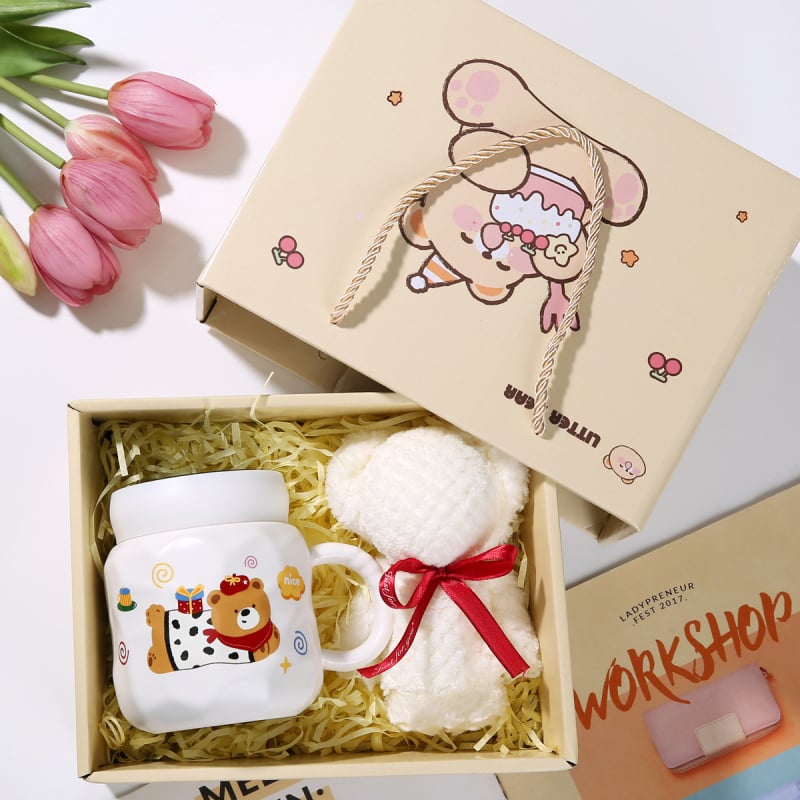 Keraamiline kruus Cartoon Candy Series kaanega kinkekarbis – kolmetosaline komplekt, peegeltaoline viimistlus, mikrolaineohutu