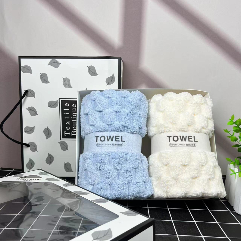 Dāvanu kastē dvieļu komplekts, korallvelūra sejas dvieļi, logotipa apdruka, plakanais audums, svars 300 g