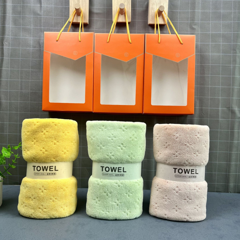 Dāvanu kastē dvieļu komplekts, korallvelūra sejas dvieļi, logotipa apdruka, plakanais audums, svars 300 g