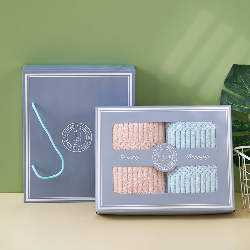 Dāvanu kastē dvieļu komplekts, korallvelūra sejas dvieļi, logotipa apdruka, plakanais audums, svars 300 g