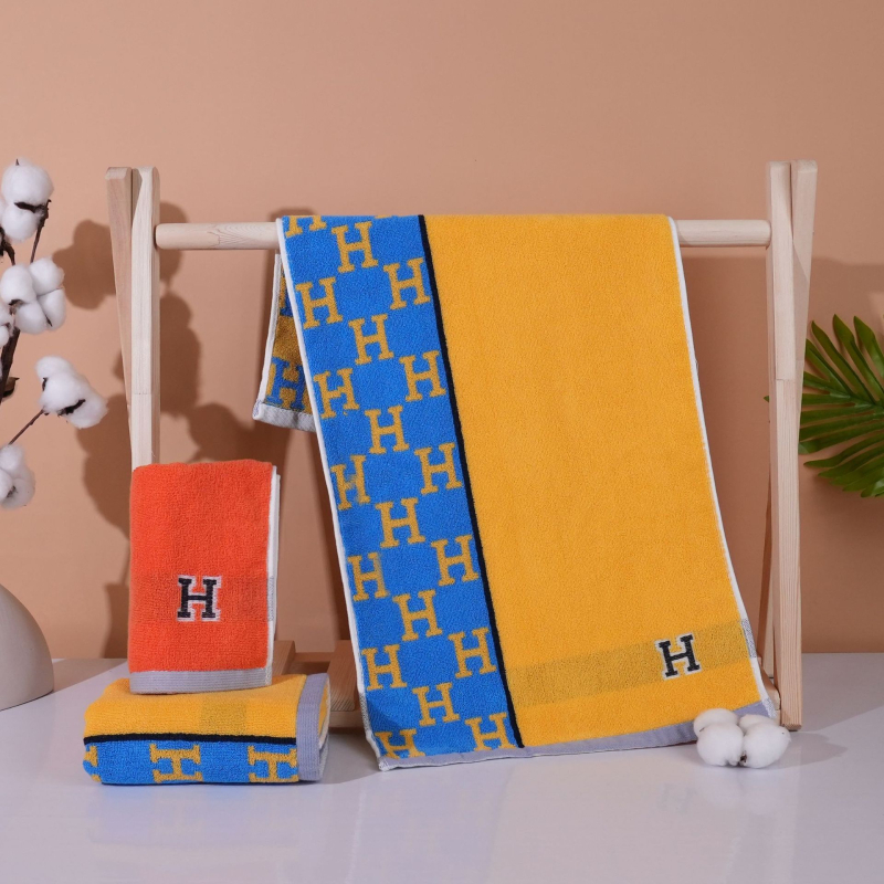 Medvilninis veido rankšluostis suaugusiems, storas ir sugeriančios, logotipo pritaikymas; siūlai 32s; svoris 100–120 g; apdaila: siuvimas, džakardas