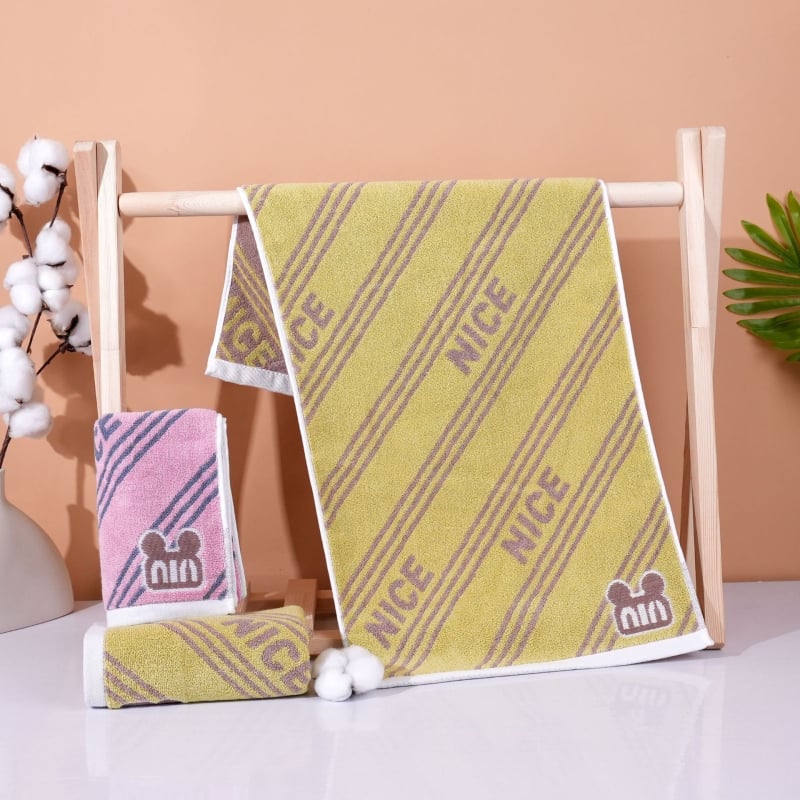 Medvilninis veido rankšluostis suaugusiems, storas ir sugeriančios, logotipo pritaikymas; siūlai 32s; svoris 100–120 g; apdaila: siuvimas, džakardas