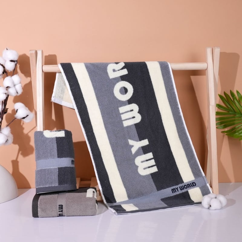 Medvilninis veido rankšluostis suaugusiems, storas ir sugeriančios, logotipo pritaikymas; siūlai 32s; svoris 100–120 g; apdaila: siuvimas, džakardas