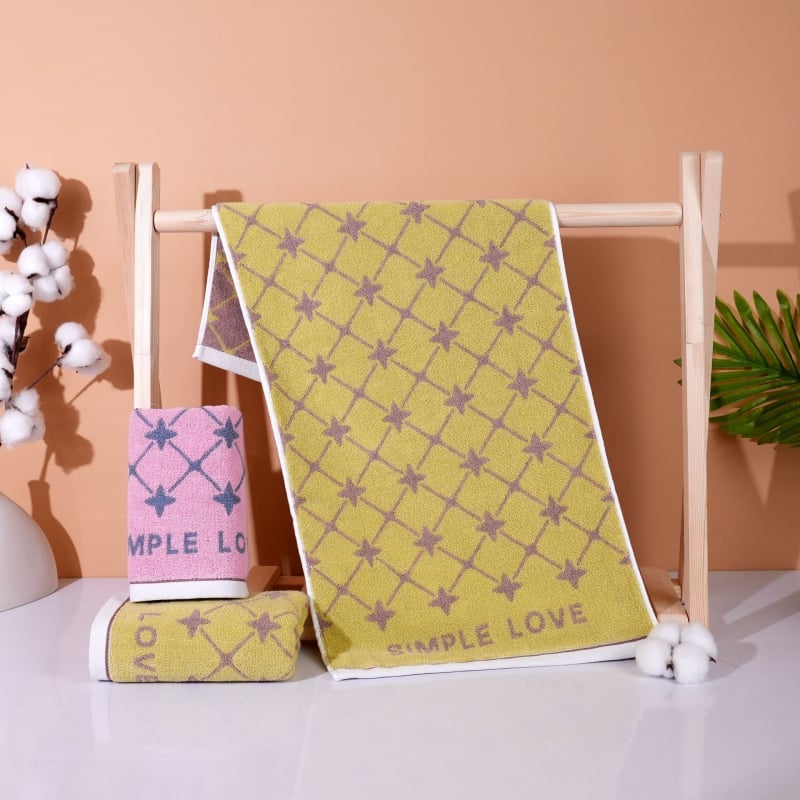 Medvilninis veido rankšluostis suaugusiems, storas ir sugeriančios, logotipo pritaikymas; siūlai 32s; svoris 100–120 g; apdaila: siuvimas, džakardas