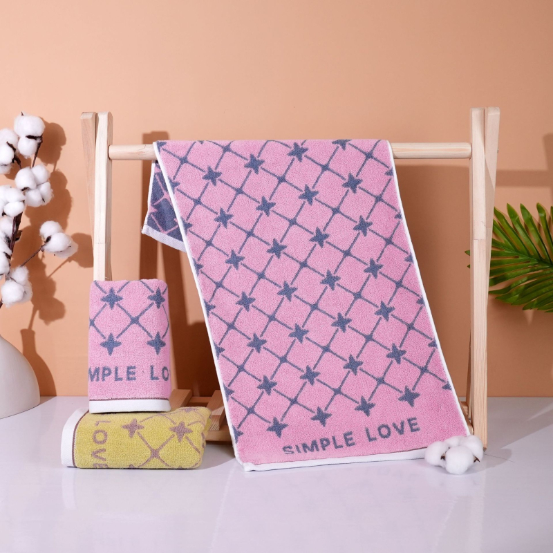 Medvilninis veido rankšluostis suaugusiems, storas ir sugeriančios, logotipo pritaikymas; siūlai 32s; svoris 100–120 g; apdaila: siuvimas, džakardas