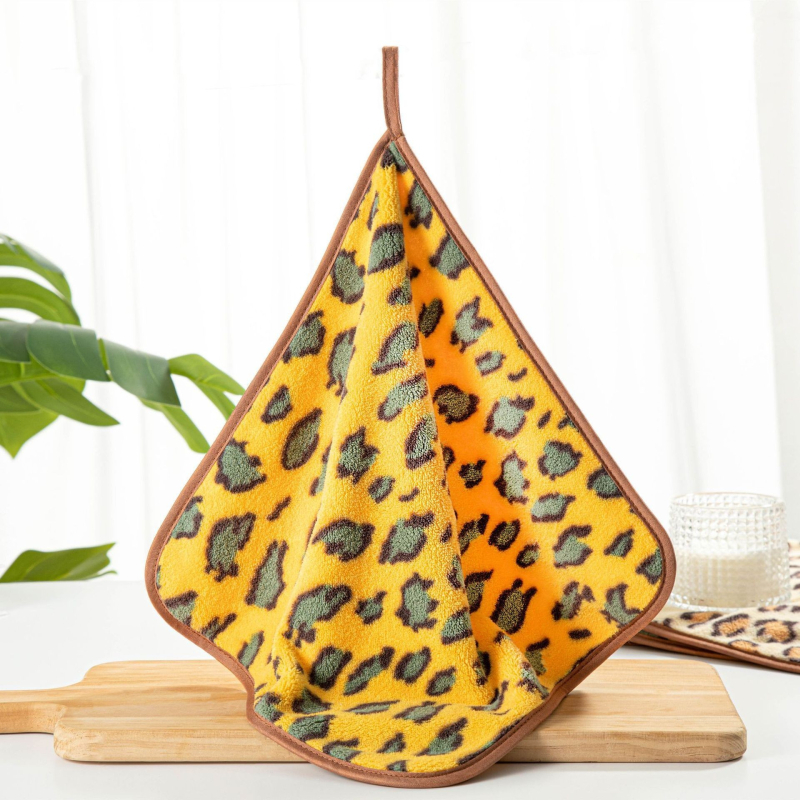 Leopardų spausdinimo koralinis fliso rankšluostis su pakabiniu dizainu, mažo svorio iki 100 g, 150D