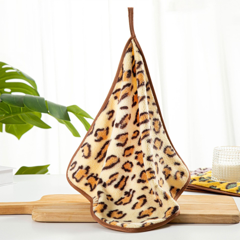 Leopardų spausdinimo koralinis fliso rankšluostis su pakabiniu dizainu, mažo svorio iki 100 g, 150D