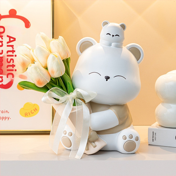 Διακοσμητική φιγούρα από ρητίνη: αρκουδάκι που αγκαλιάζει λουλούδια, κατάλληλη για ράφι τηλεόρασης και γραφείο — μοντέρνο μινιμαλιστικό στιλ; ιδανικό δώρο