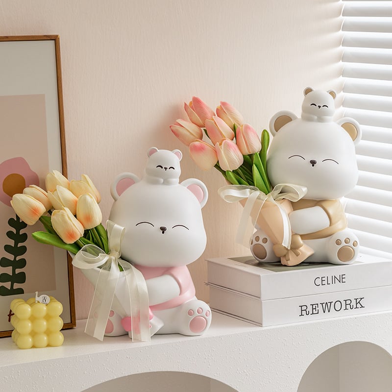 Διακοσμητική φιγούρα από ρητίνη: αρκουδάκι που αγκαλιάζει λουλούδια, κατάλληλη για ράφι τηλεόρασης και γραφείο — μοντέρνο μινιμαλιστικό στιλ; ιδανικό δώρο