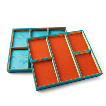 Üheosaline juveelide näitamiplokk PU nahast, PU naha korpuse ja tikitud brokaatkanga, ühe kihiline, kunstiline stiil, õmblustehnika