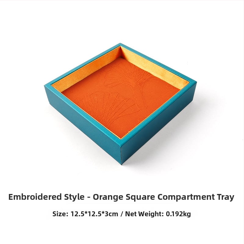 Üheosaline juveelide näitamiplokk PU nahast, PU naha korpuse ja tikitud brokaatkanga, ühe kihiline, kunstiline stiil, õmblustehnika