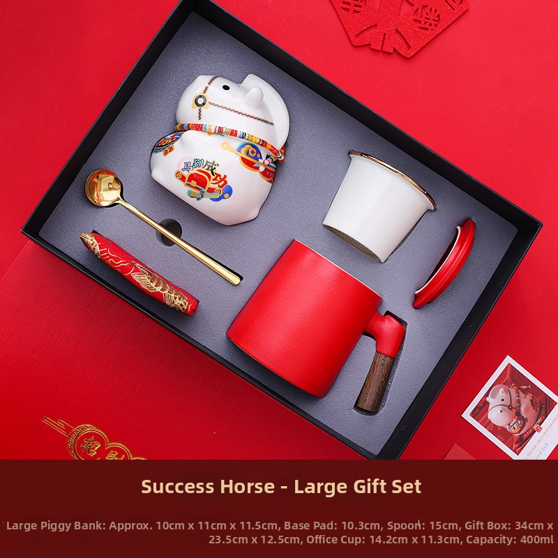 Keraminė arklių metų maskotė su monetų dėže – dekoratyvinė figūrėlė, asmeninė spauda, įmonės dovana dėžutėje