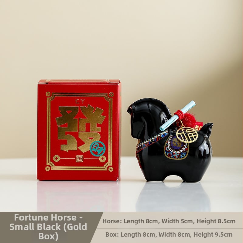 Keraminė arklių metų maskotė su monetų dėže – dekoratyvinė figūrėlė, asmeninė spauda, įmonės dovana dėžutėje
