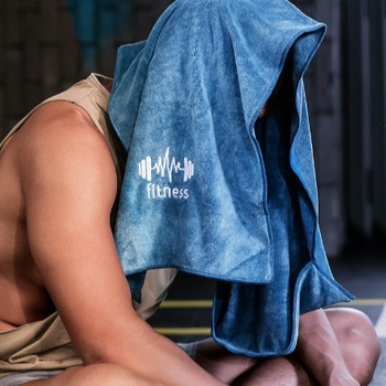 Спортна кърпа – мека, дишаща, попивна, бързосъхнеща, с проста основна тъкан