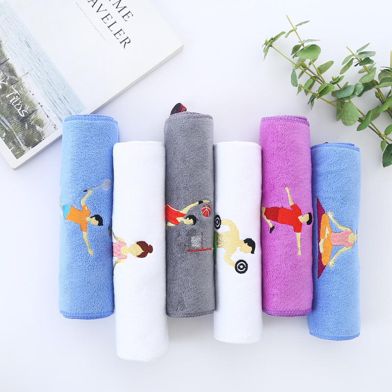 Sporto rankšluostis iš 80% poliamido pluošto, 110 g, greitas džiūvimas, drėgmės įsisavinimas 0–5 s, išsiūtas logotipas