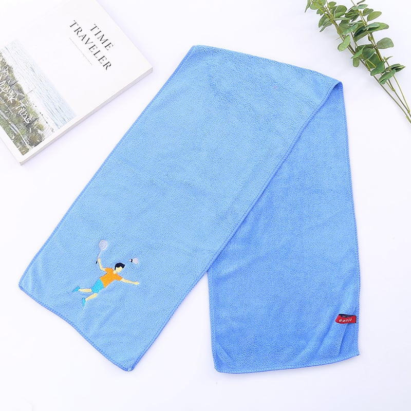 Sporto rankšluostis iš 80% poliamido pluošto, 110 g, greitas džiūvimas, drėgmės įsisavinimas 0–5 s, išsiūtas logotipas