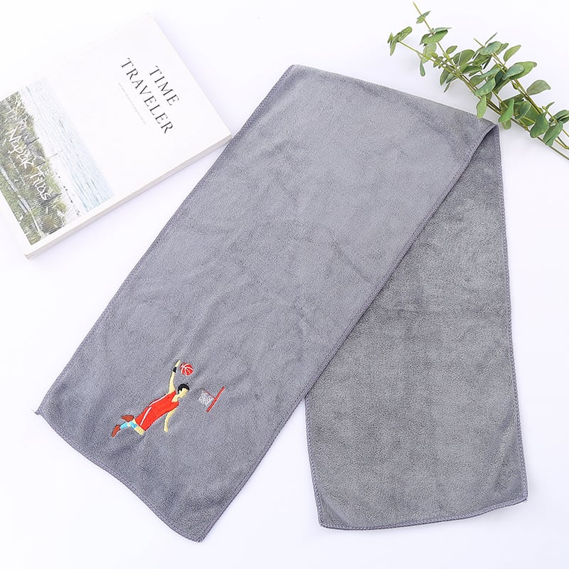 Sporto rankšluostis iš 80% poliamido pluošto, 110 g, greitas džiūvimas, drėgmės įsisavinimas 0–5 s, išsiūtas logotipas