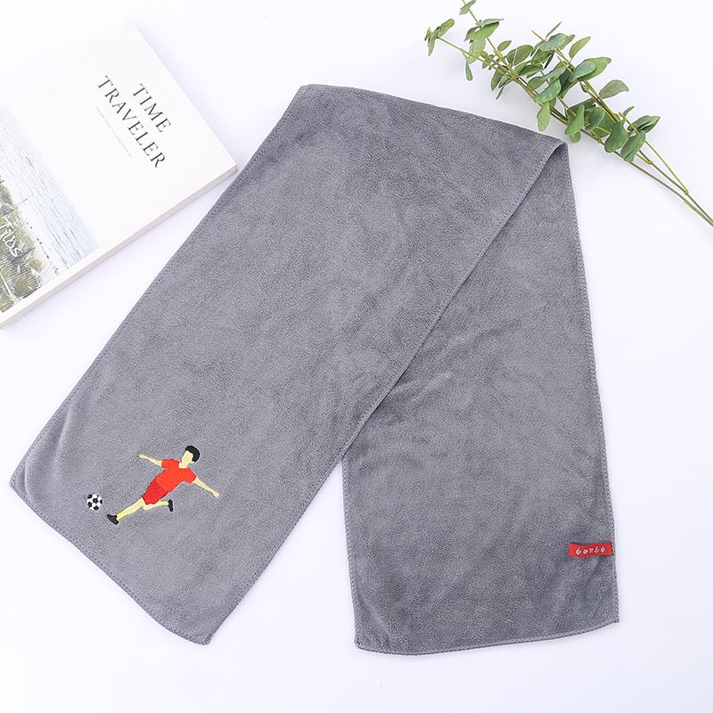 Sporto rankšluostis iš 80% poliamido pluošto, 110 g, greitas džiūvimas, drėgmės įsisavinimas 0–5 s, išsiūtas logotipas