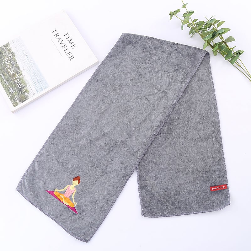 Sporto rankšluostis iš 80% poliamido pluošto, 110 g, greitas džiūvimas, drėgmės įsisavinimas 0–5 s, išsiūtas logotipas