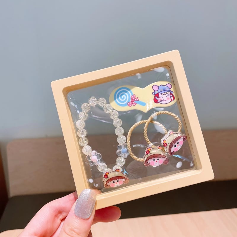 Mergaitėms skirtas princesės kaklo grandinėlės komplektas su plaukų aksesuarais — plastinės dervos pakabukas, kamuoliukų grandinė, karantis pakabukas, atskiras įpakavimas