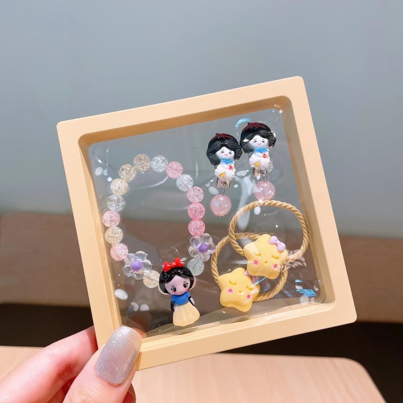 Mergaitėms skirtas princesės kaklo grandinėlės komplektas su plaukų aksesuarais — plastinės dervos pakabukas, kamuoliukų grandinė, karantis pakabukas, atskiras įpakavimas