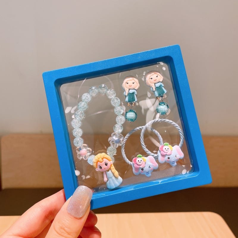 Mergaitėms skirtas princesės kaklo grandinėlės komplektas su plaukų aksesuarais — plastinės dervos pakabukas, kamuoliukų grandinė, karantis pakabukas, atskiras įpakavimas