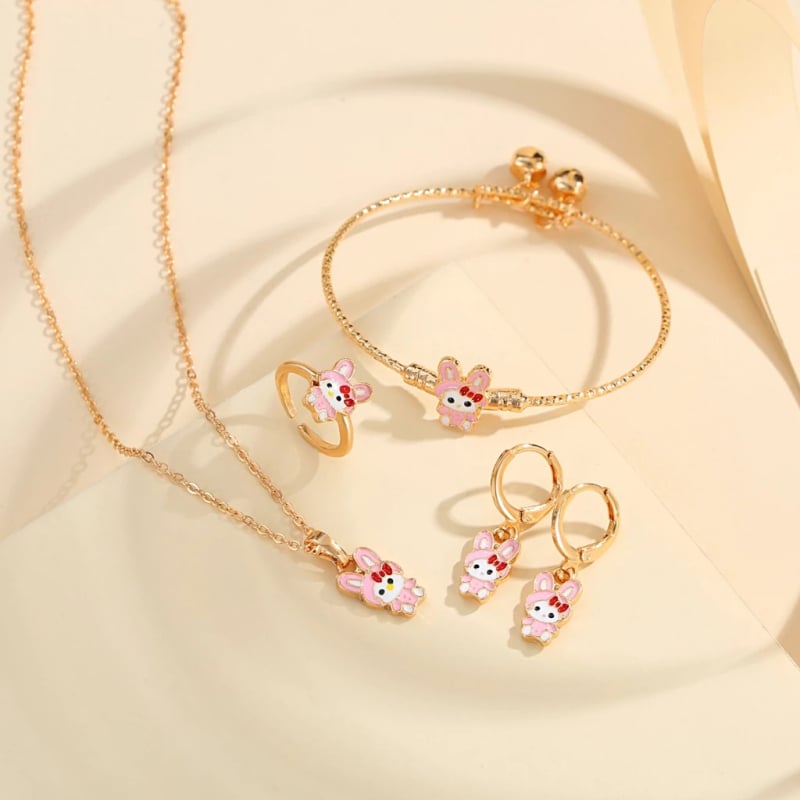 Vaikų vario su aukso dengimu juvelyrinių dirbinių rinkinys su drugelio ir kačiuko motyvais — karoliai, žiedas, auskarai, apyrankė, O formos grandinė (ruduo 2025)